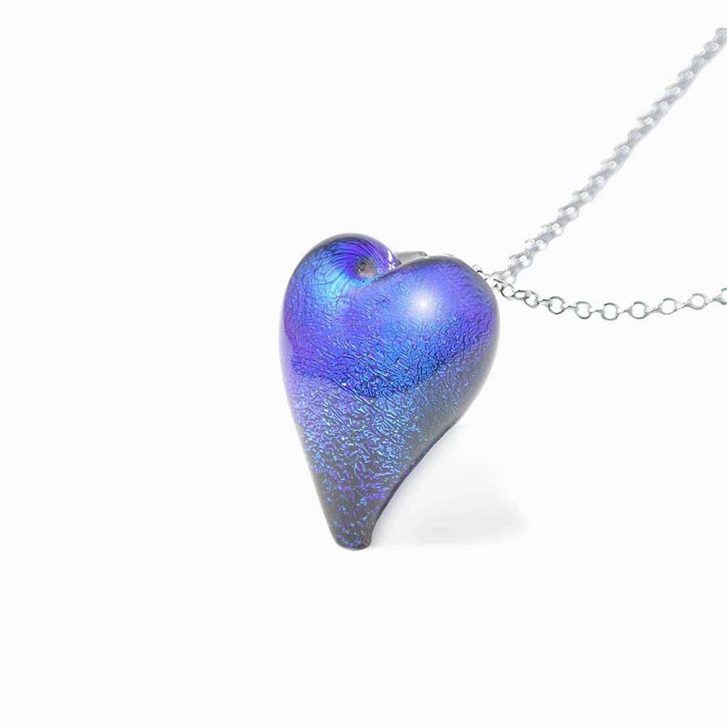 NECKLACE EMERAUDE ~ IRIS BLUE | HEART | REFLET[proNECKLACE EMERAUDE ~ IRIS BLUEduct_vendor]MicrocosmosPRODUCT INFORMATION                             

Exlusive Microcosmoses Glass Reflet
Bead size length: 18 mm / 0.7&quot; |  width: 13 mm / 0.5&quot;     

Base chain: SterlinNECKLACE