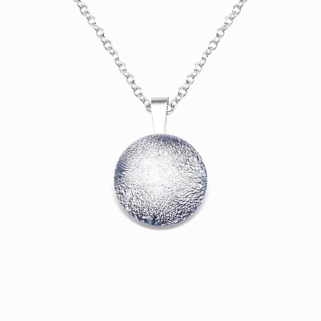 NECKLACE SILVER PEARL ~ AQUA | ECLIPSE | REFLET[proNECKLACE SILVER PEARL ~ AQUAduct_vendor]MicrocosmosPRODUCT INFORMATION

Exlusive Microcosmoses Glass Reflet
Bead size: 14 mm / 0.55"

Base chain: Sterling Silver 925 ~ Stainless Steel 
Chain thickness: 1 mm (St.SilveNECKLACE