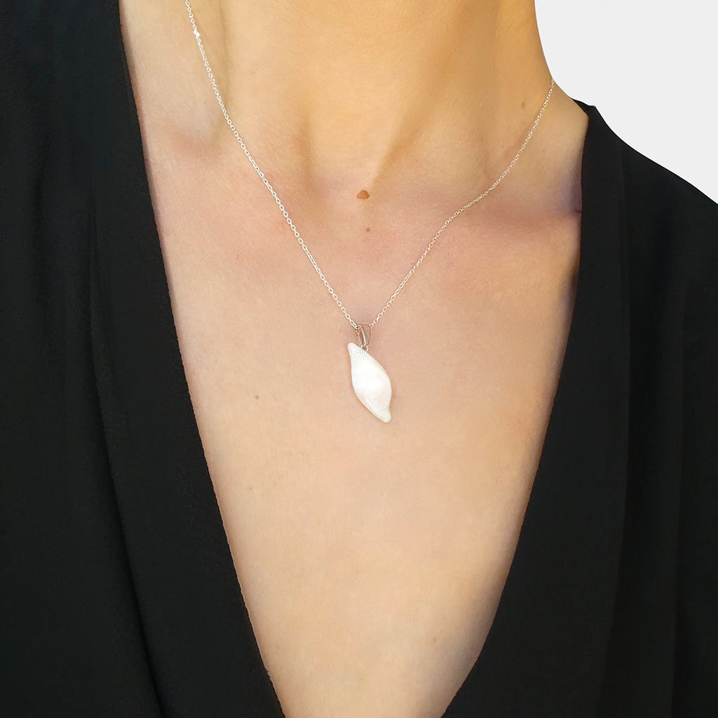 Microcosmoses NECKLACE NECKLACE WHITE RIVER | ALMOND | REFLET