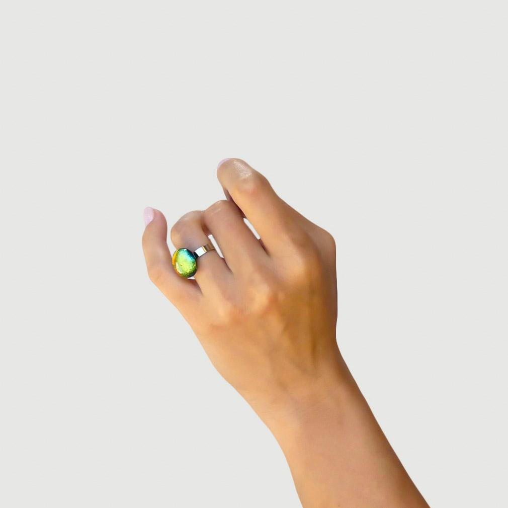 RING ORANGE GOLD ~ CRYSTAL GREEN | ECLIPSE | REFLET[proRING ORANGE GOLD ~ CRYSTAL GREENduct_vendor]MicrocosmosPRODUCT INFORMATION 

Exclusive Microcosmoses Glass Reflet™
Base: Stainless Steel 
Bead size: 12~14 mm / 0.47"~0.55"


Free Gift Box 


The  Microcosmoses Reflet  StRINGS GLASS REFLET